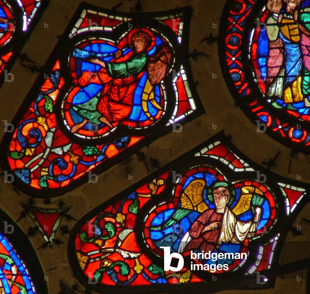 Window Ww depicting a musician angel with a trumpet and other angels (stained glass)
