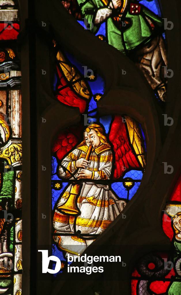 Window depicting Musical Angel with Shawm (stained glass)