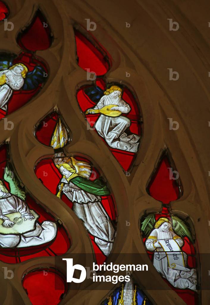 Window depicting Angel Musicians, Lutes and Shawm (stained glass)
