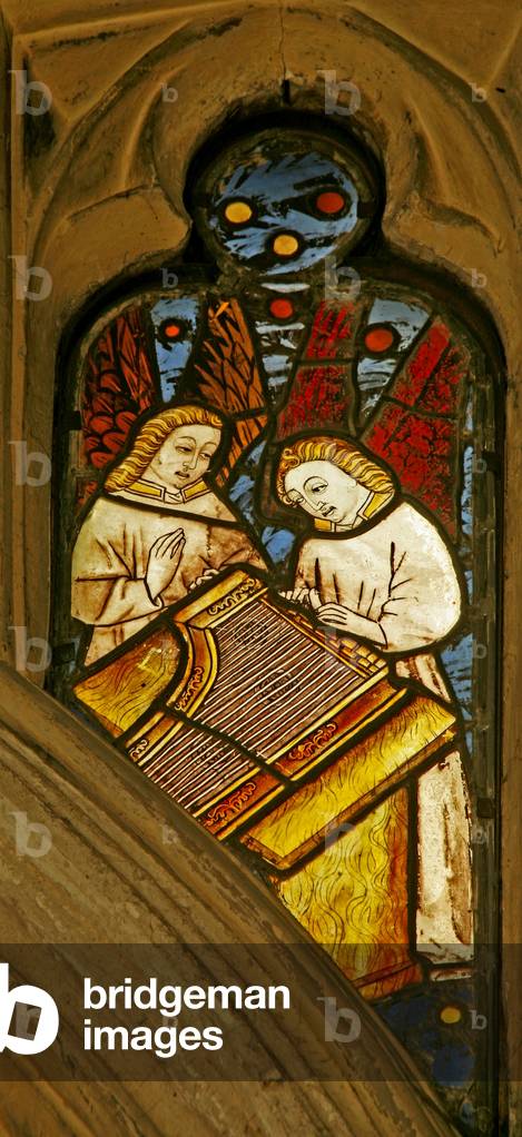 Window n1 depicting musician angels with a clavicymbal (stained glass)