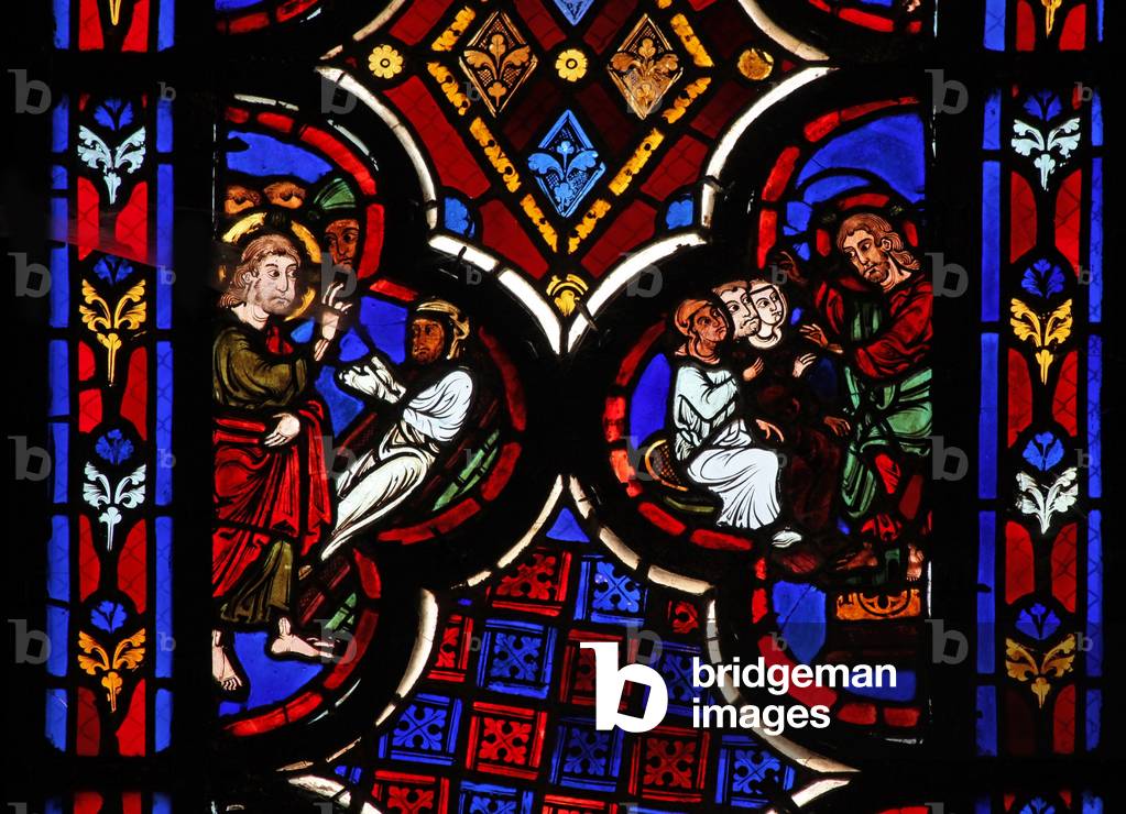 Window w1 depicting the resurrection of Lazarus (stained glass)