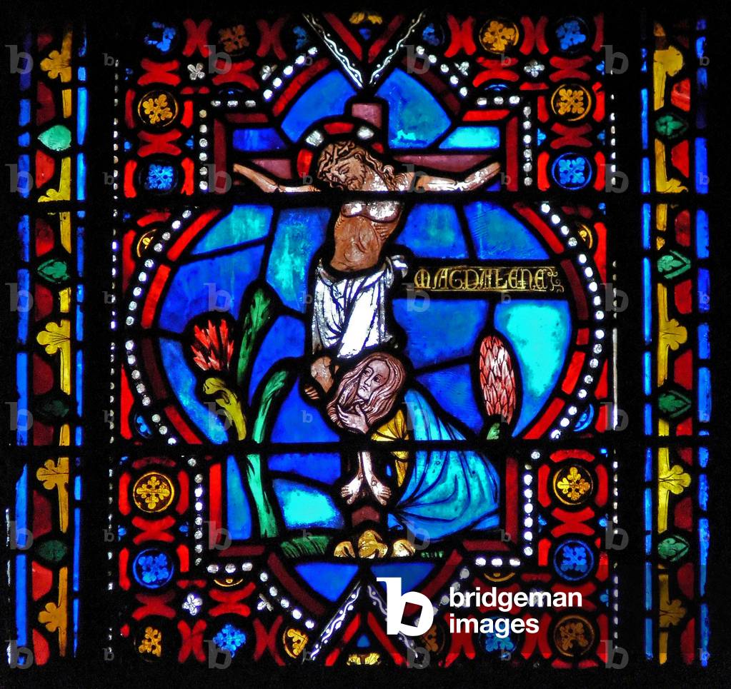 Window n1-L depicting a scene from the life of St Mary Magdalene - the saint at the foot of the Cross (stained glass)