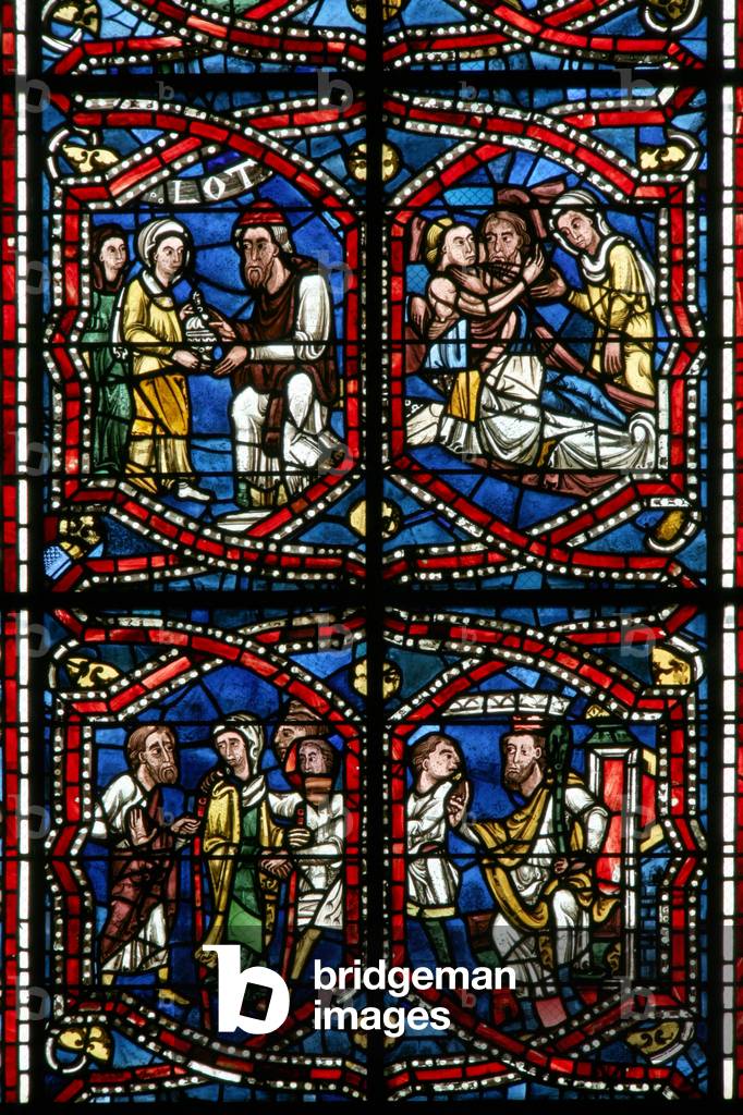 Window w5-R depicting a detail of the design (stained glass)
