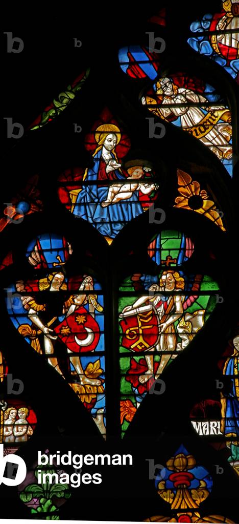 Window w232 depicting tracery lights with angels carrying shields of arms (stained glass)