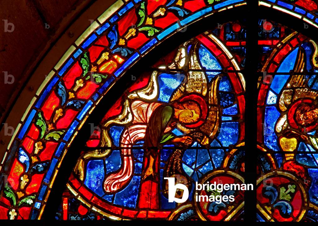 Window w2 depicting angels (stained glass)