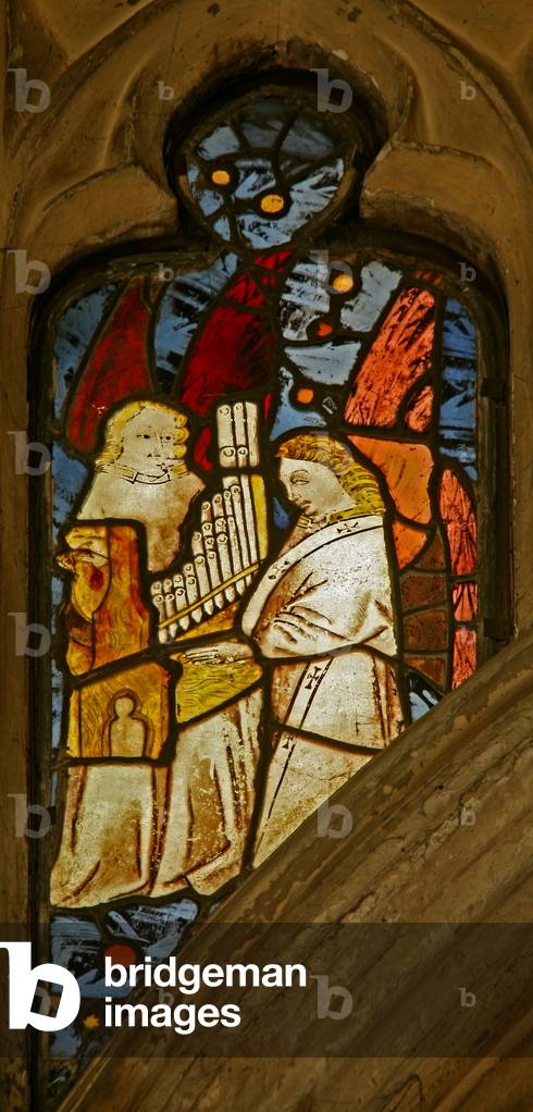 Window n1 depicting musician angels, one with a portative organ (stained glass)