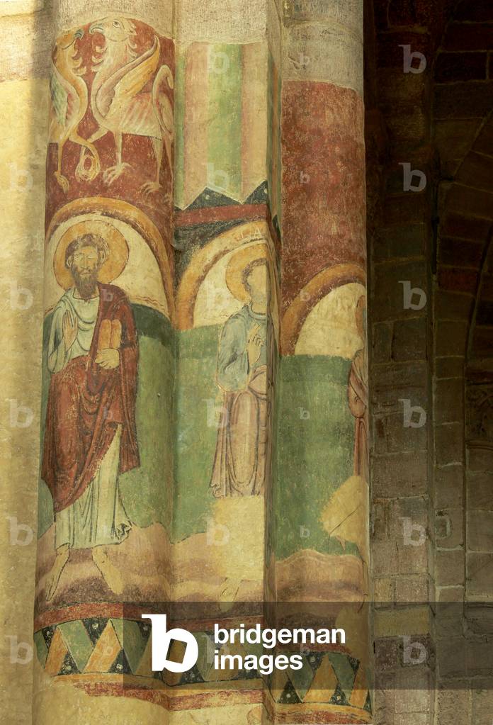 Depicting an internal view with wall paintings