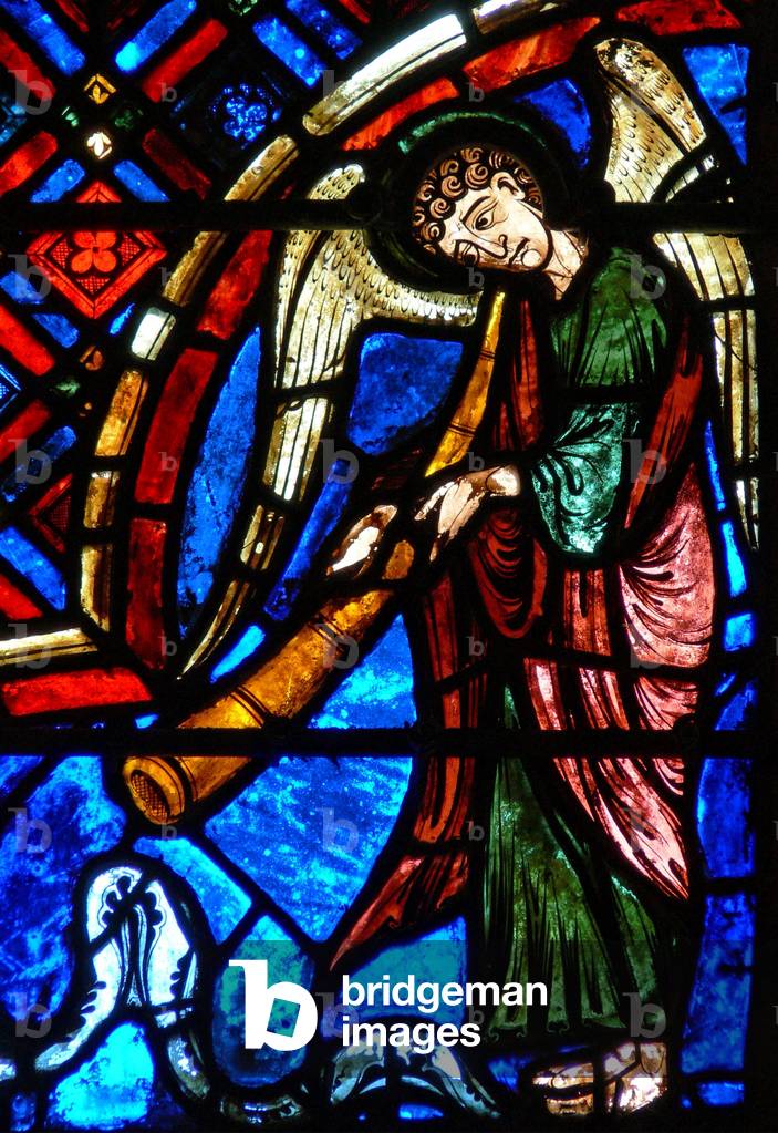 Window w4 depicting angels at the Last Judgement (stained glass)