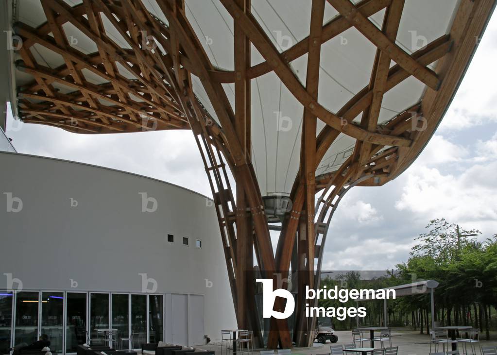 Exterior view of the Pompidou Museum in Metz, Lorraine, France (photo)
