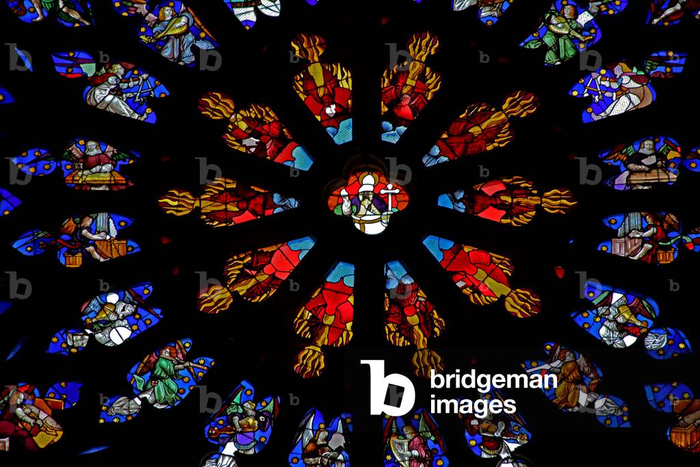 Window w135 depicting musician angels (stained glass)