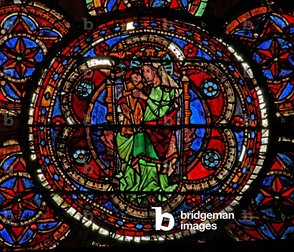 Window w10 depicting the Virgin and Child (stained glass)
