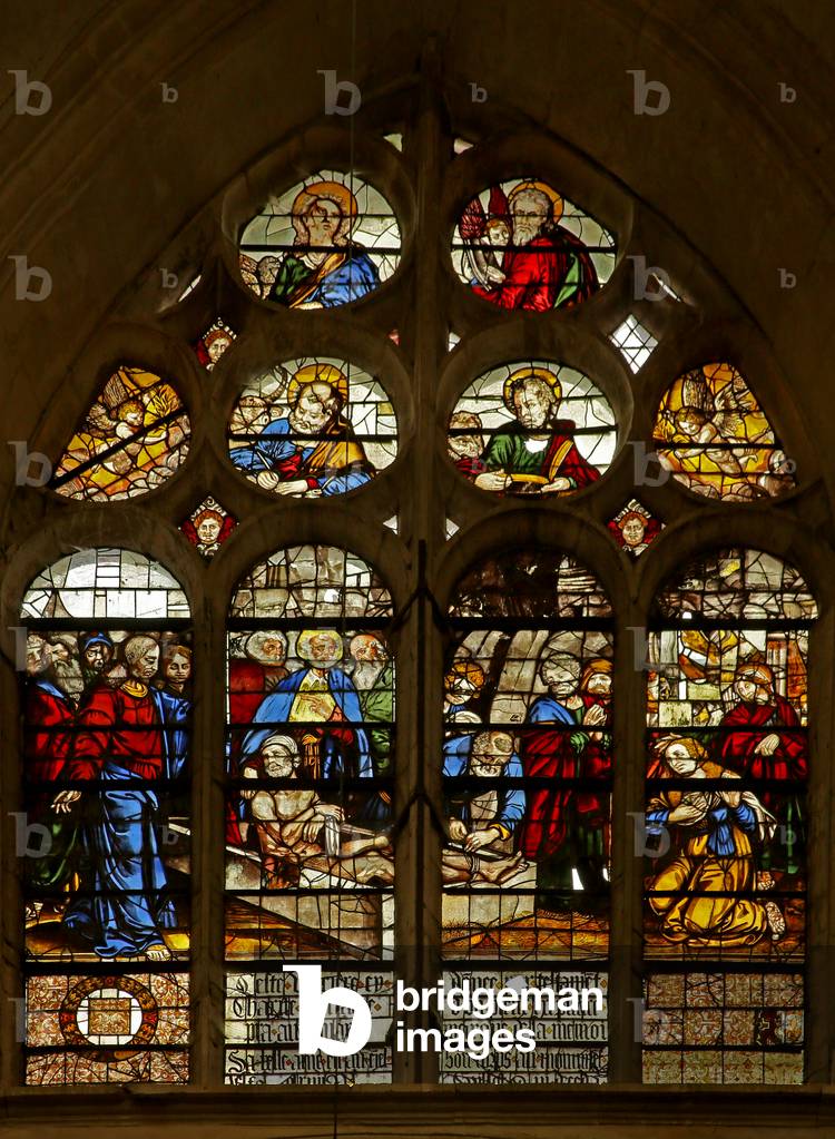 Window depicting the resurrection of Lazarus (stained glass)