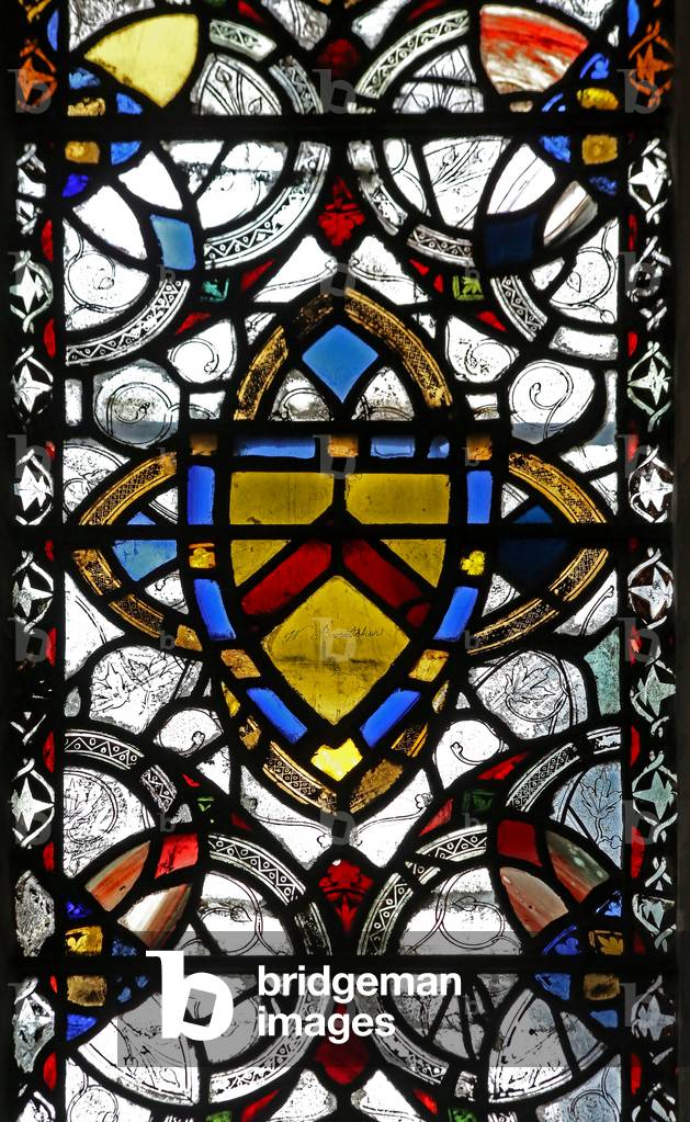 Window n4 depicting grisaille & coat of arms (stained glass)