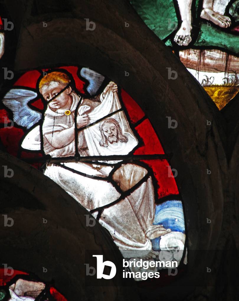 Window w11 depicting an angel with Veronica's veil (stained glass)
