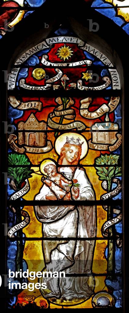 Window w30 depicting the Virgin Mary 