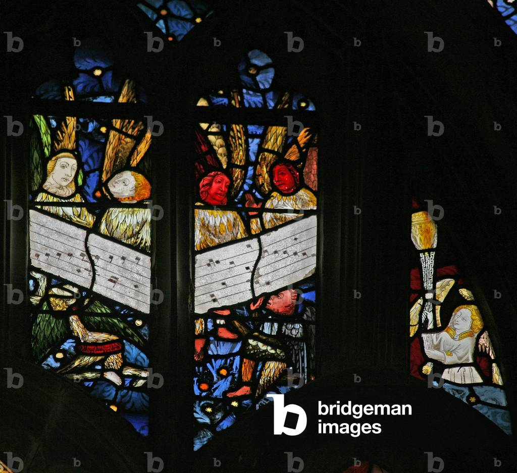 Window s2 depicting the angelic choir singing; angel - censing (stained glass)