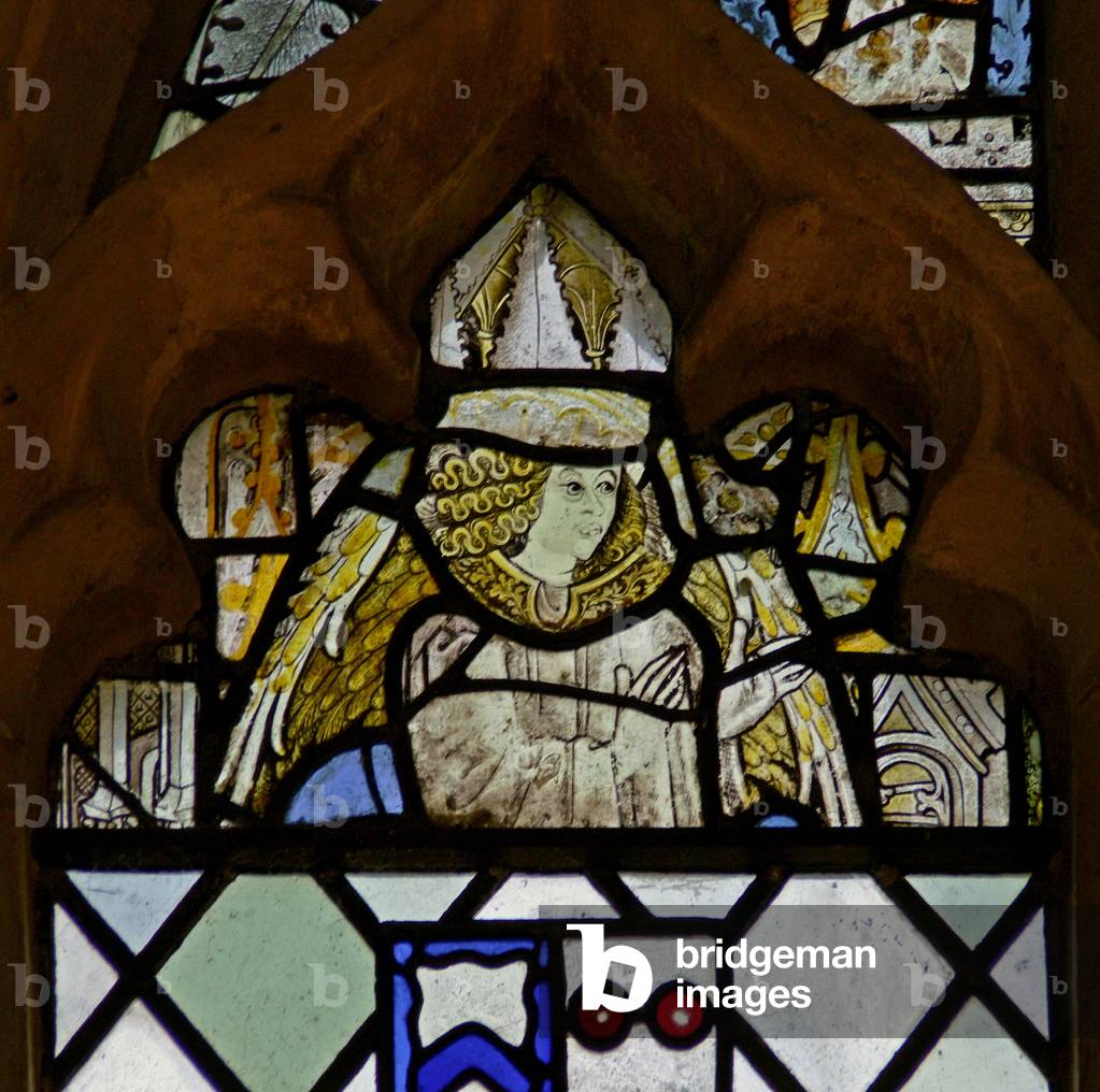 Window w7 depicting an angel (stained glass)