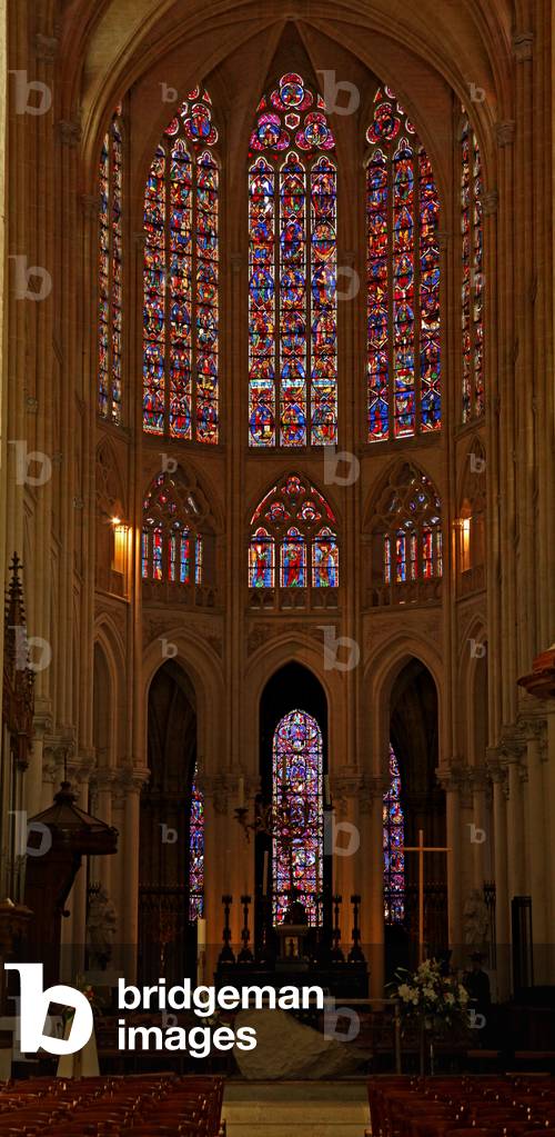 View depicting a view of the choir (stained glass)