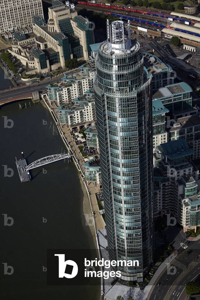 View of St. George's Wharf Tower, Vauxhall, London, UK (photo)