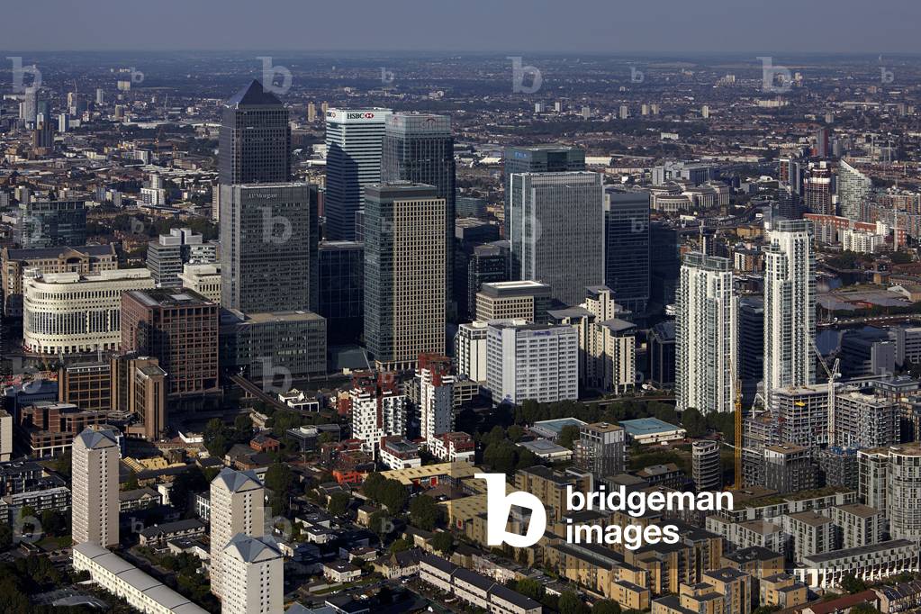 View of Canary Wharf, London, UK (photo)