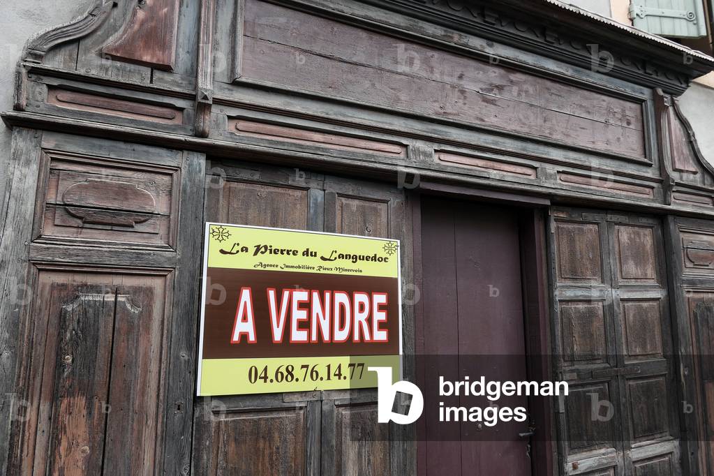 Pas-de-Porte for sale in Languedoc (Occitanie) - old shop for sale - Photo Patrice Cartier -