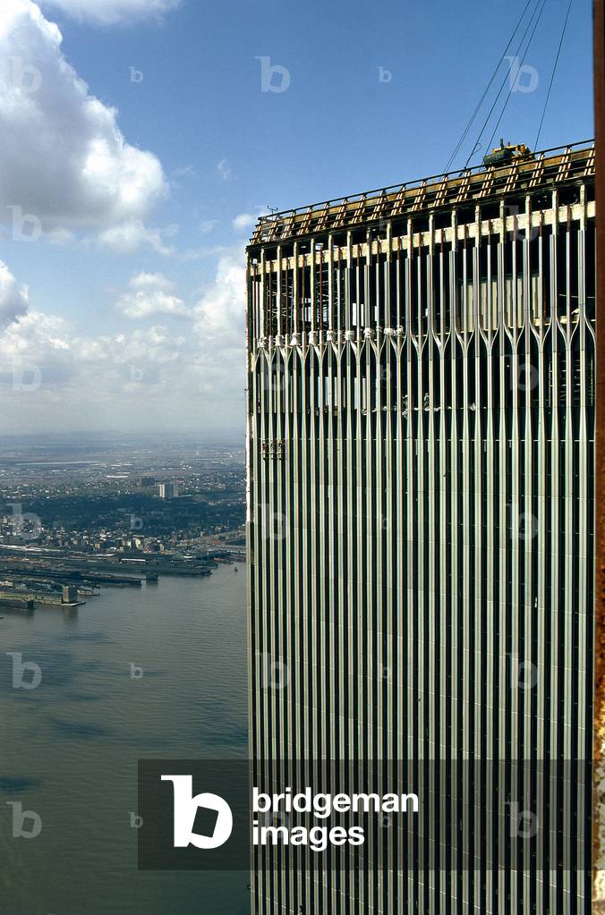 Construction of the World Trade Center building, New York, United States of America, May 1972: finishing of the last floor of a tower. Building complex destroyed September 11, 2001 following an attack by the impact of two aircraft - Building of WTC, New York City, USA, May 1972 - top floor, one of the two Twin Towers destroyed september 11, 2001 - photo Urve Kuusik -
