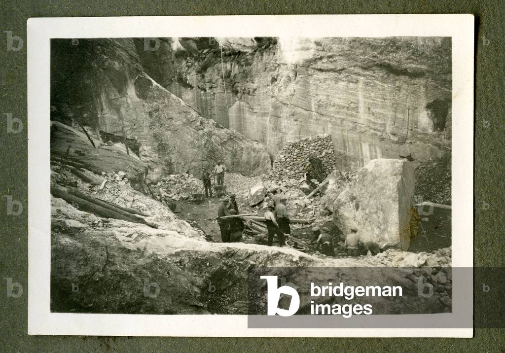 Marble quarry of Caunes-Minervois (Caunes Minervois) (Aude, Languedoc). Workers (marblers) working on the farm. Photography mid-20th century.