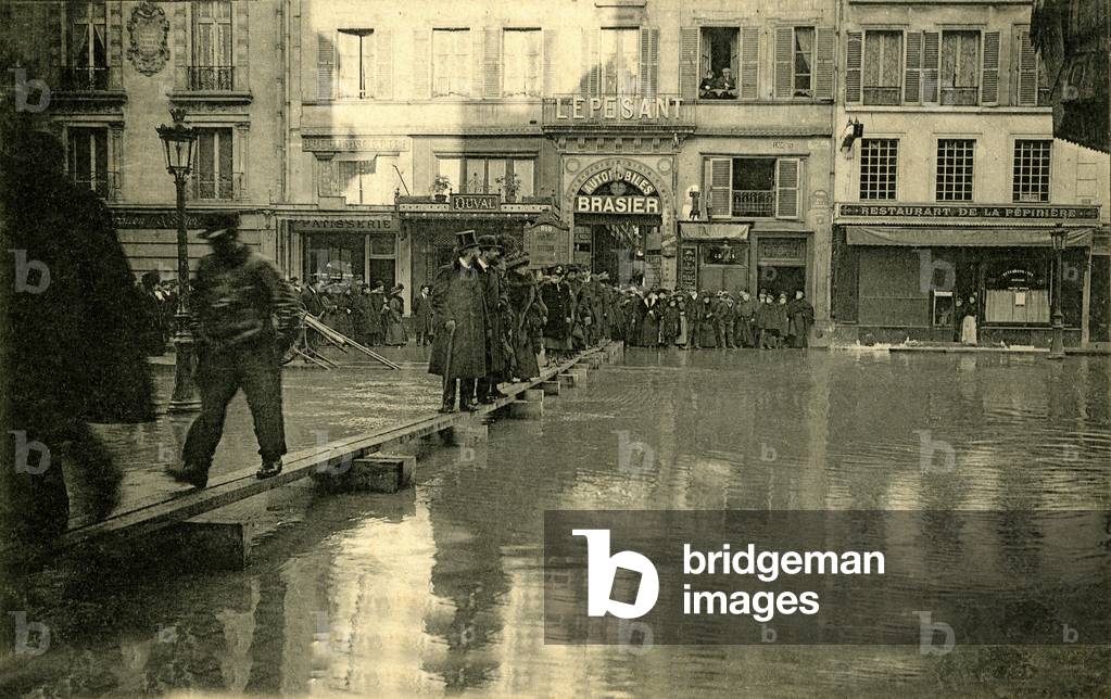 Floods in Paris, January-February 1910 (postcard)