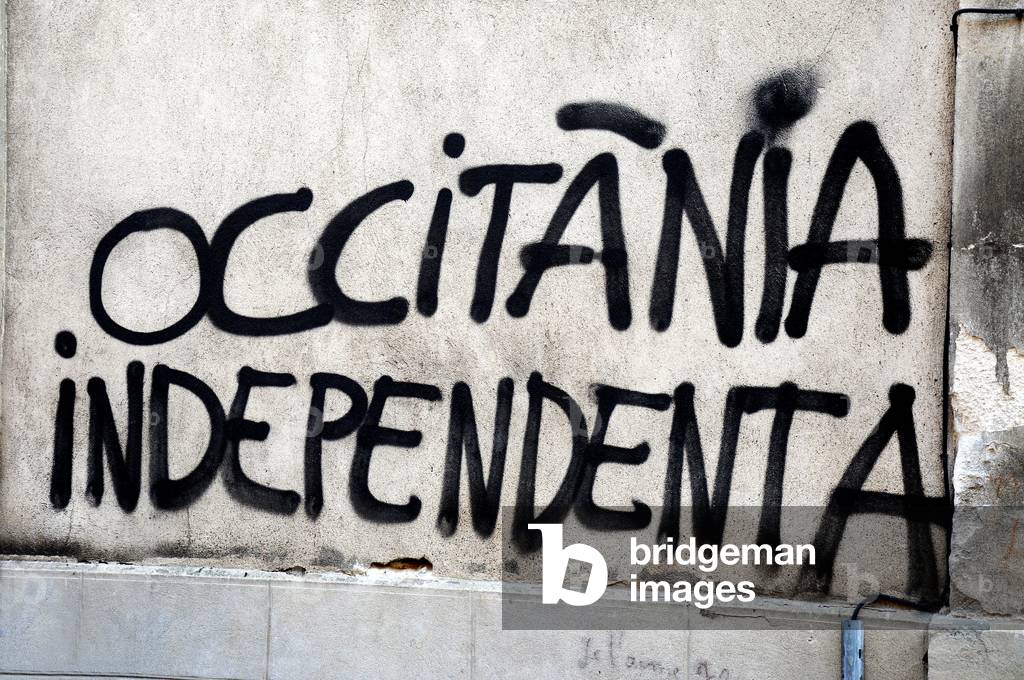 Wall inscription in Occitan, for the independence of Occitania. Photography, 21th century
