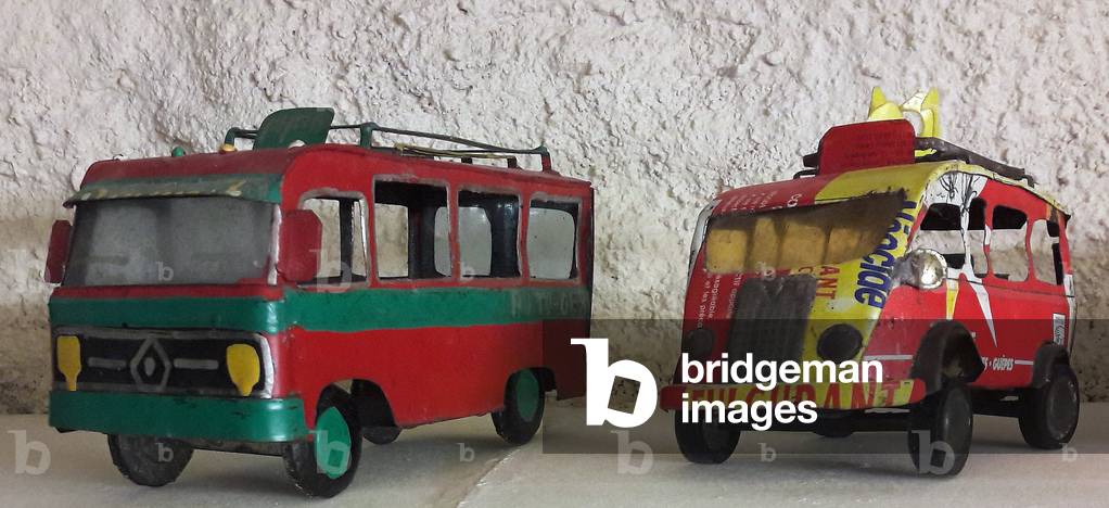 Toy vehicles made in Africa with recycled materials, 21st century (photo)