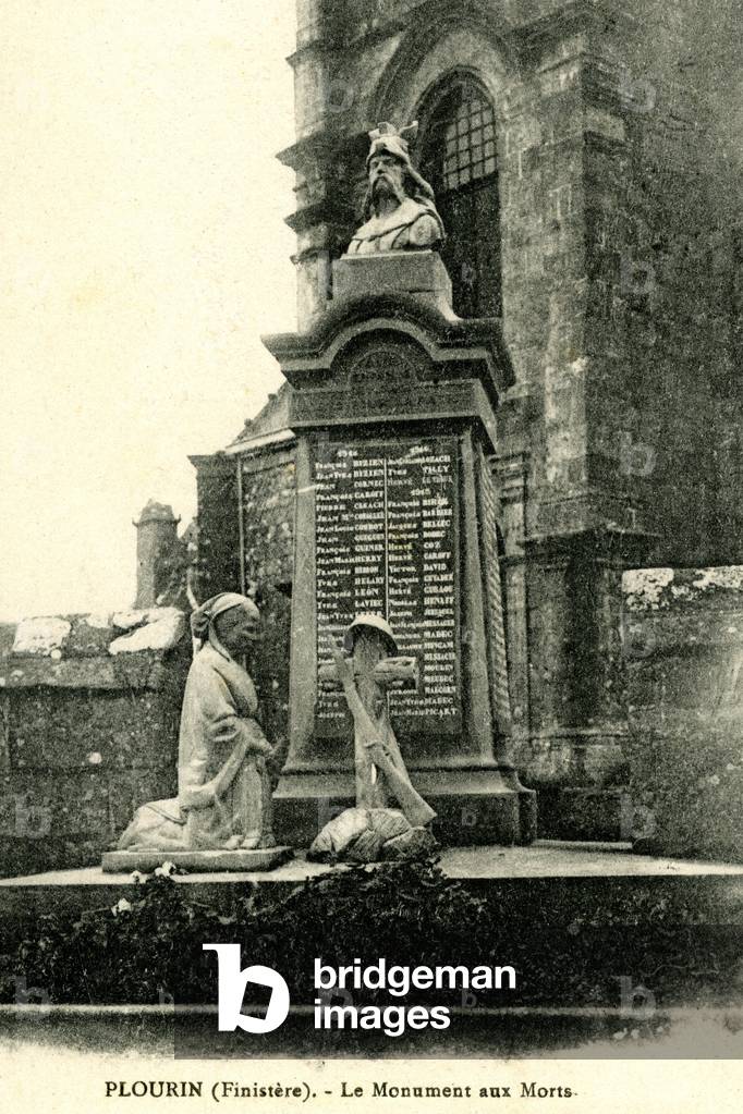 Monument to the dead of Plourin-les-Morlaix, Brittany, 1925 (postcard)