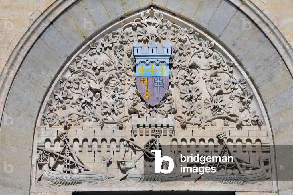 Narbonne Town Hall: loading ships into the port, 19th century (low relief)