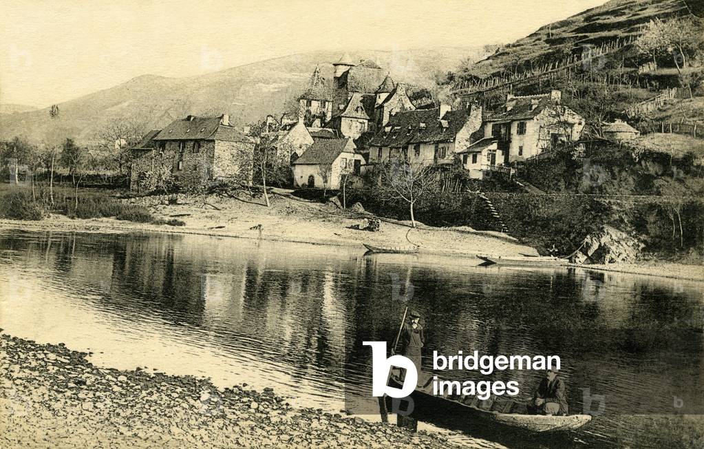 The banks of Lot a Veillevie (Vallee du Lot), Cantal, Auvergne: boat navigation - river - boat - postcard beginning 20th century -