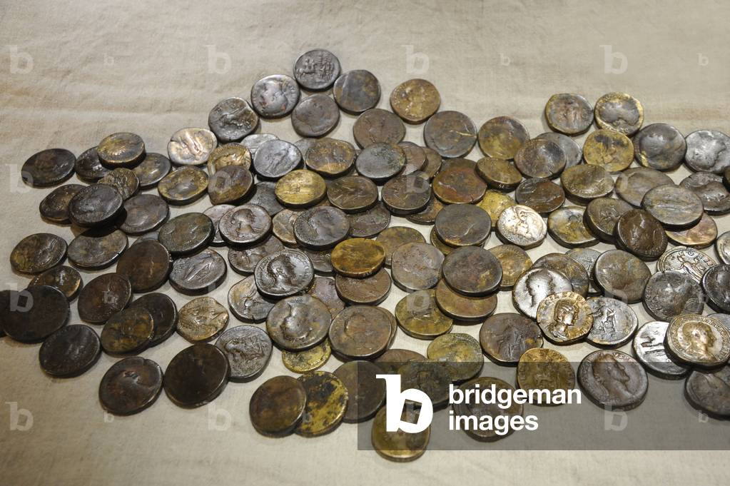 Money treasor discovered during works under the old road station of Clermont-Ferrand (Puy-de-Dome): coins dating from the second half of the 3rd century of the Christian era - 150 sesterces and a dupondius, coins struck in Rome between the regne of Augustus and that of Philip I - Gallo-Roman Gaul- Musee Bargoin de Clermont-Ferrand - Photo Patrice Cartier -