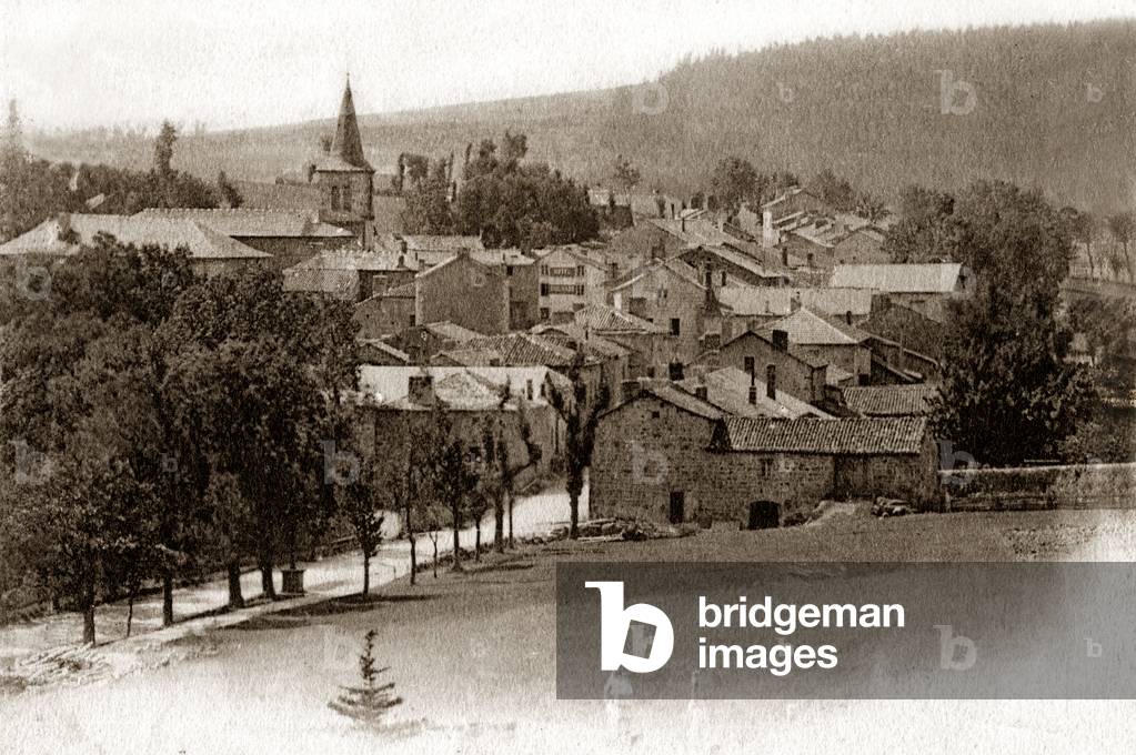 The village of Saint-Bonnet-le-Froid, at the beginning of the twentieth century (postcard)