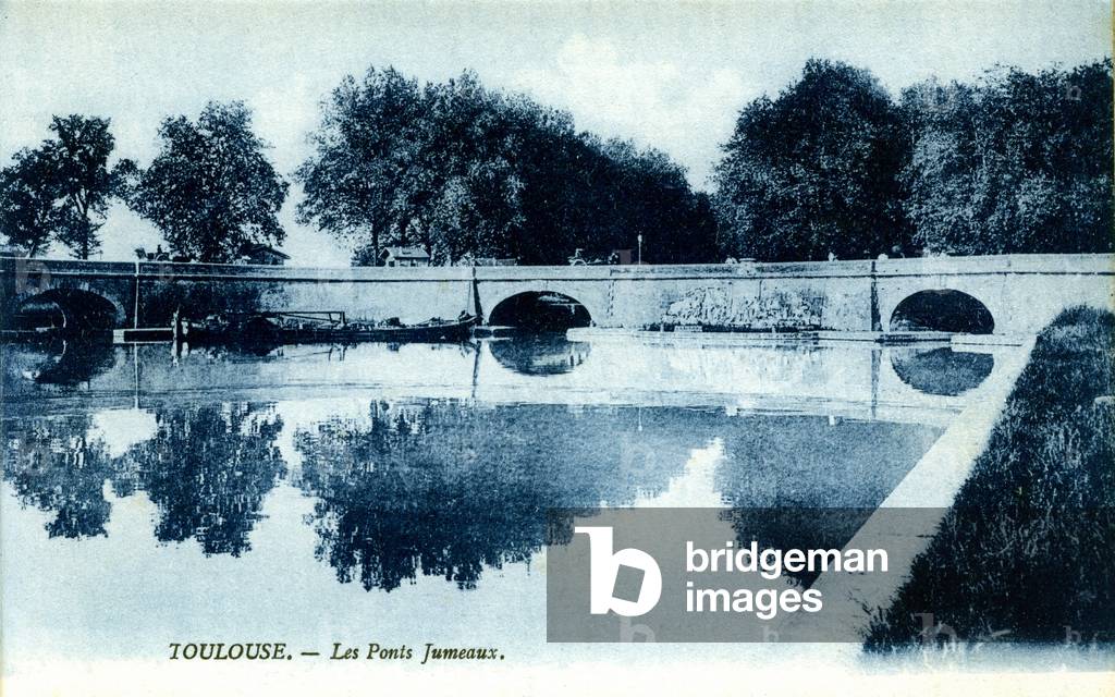 Toulouse: Twin Bridges. Here, in 1814, during what is known as the Battle of Toulouse, the English troops of Wellington malmended the French soldiers of Marechal Soult. To protect his men's retirement, Soult ordered the destruction of some twenty bridges built in Riquet's time on the Canal du Midi. The armistice was signed on the edge of the same Canal at Naurouze on 18 April 1814. Postcard beginning 20th century.