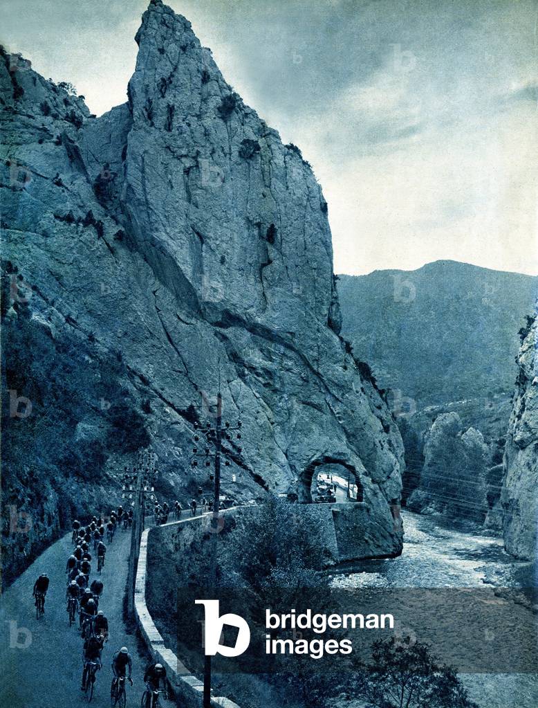 Cyclism: tour de France in the gorges of the Pierre-Lys, 1947