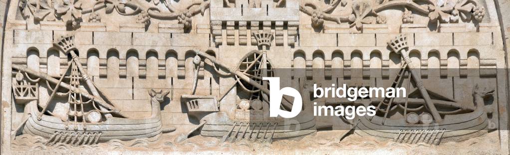 Narbonne Town Hall: loading ships into the port, 19th century (low relief)