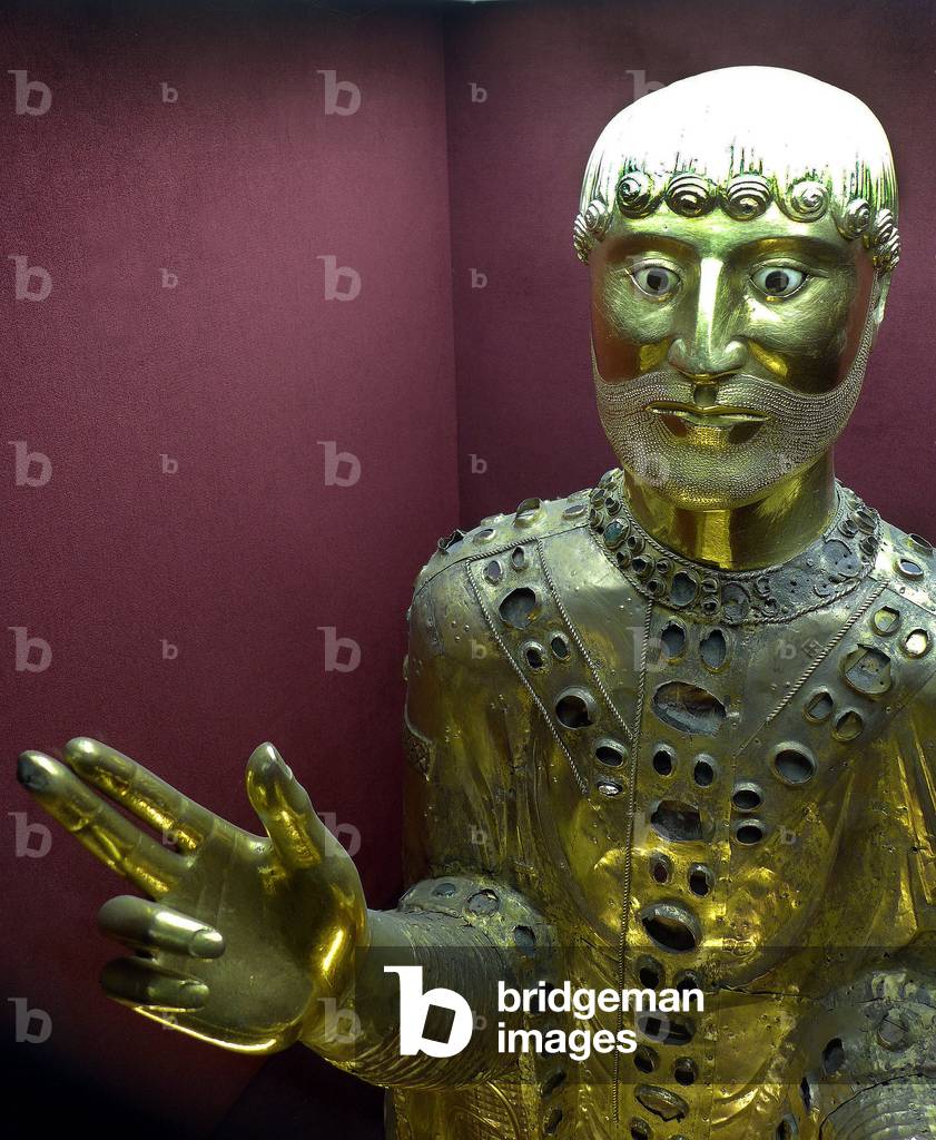 Church of Saint-Nectaire (Saint Nectaire, Puy-de-Dome, Auvergne): reliquary bust of Saint Baudime (companion of Saint Nectaire during the evangelization of the Monts d'Ore) in oak covered with copper regrowth and gold. The right hand is raised as a sign of blessing. The eyes are ivory with the iris in horn. The dilated pupils give the gaze a terrifying expression - religious art 12th century - Photo Patrice Cartier -