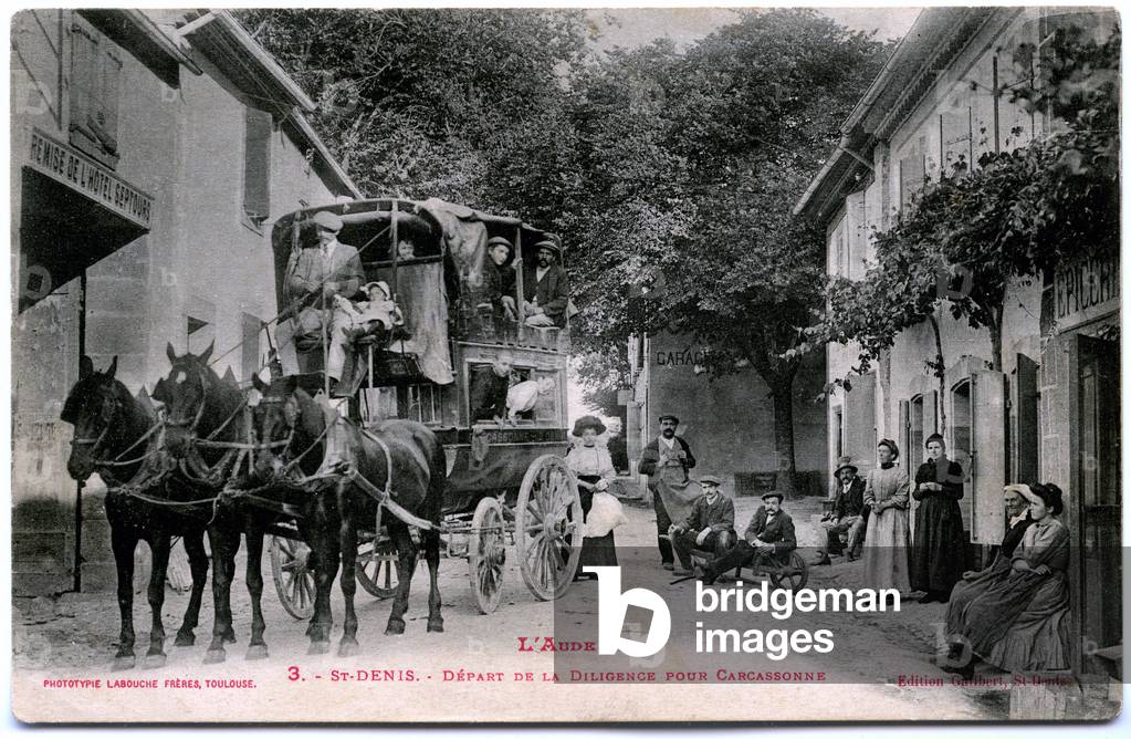 Public transport at the beginning of the 20th century (around 1900): depart of the Saint-Denis (St Denis, Aude) Diligence to Carcassonne -