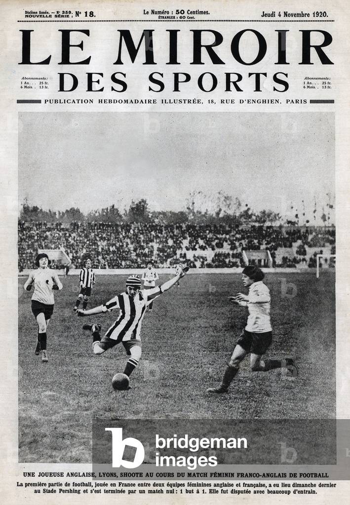 Shoot at a Franco-English women's football match (France - England) at the Pershing Stadium: cover of the Mirror des sports, 18 November 1920 (see also GUT2984) -