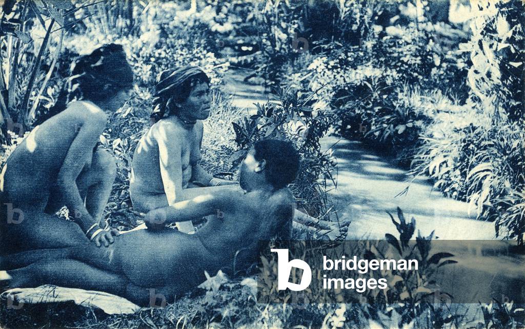 Moorish on the banks of the wadi, El Kantara (Algeria). Anonymous colonial postcard beginning 20th century. Nude - odalisque - indigenous naked women - exotic