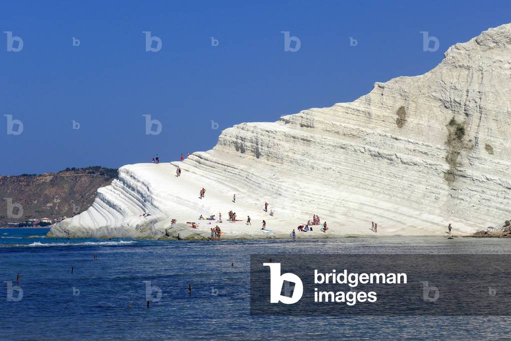 Sicilia, Italia (Sicily, Italy): Scala dei Turchi, 13 km west of Agrigento (Agrigento) - cliff and white limestone beach (chalk), turquoise blue sea - Photo Patrice Cartier -