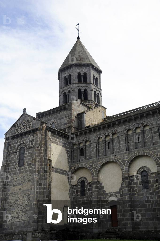 Romanesque church of Saint-Nectaire (Saint Nectaire, Puy-de-Dome, Auvergne) - bell tower - Photo Patrice Cartier -