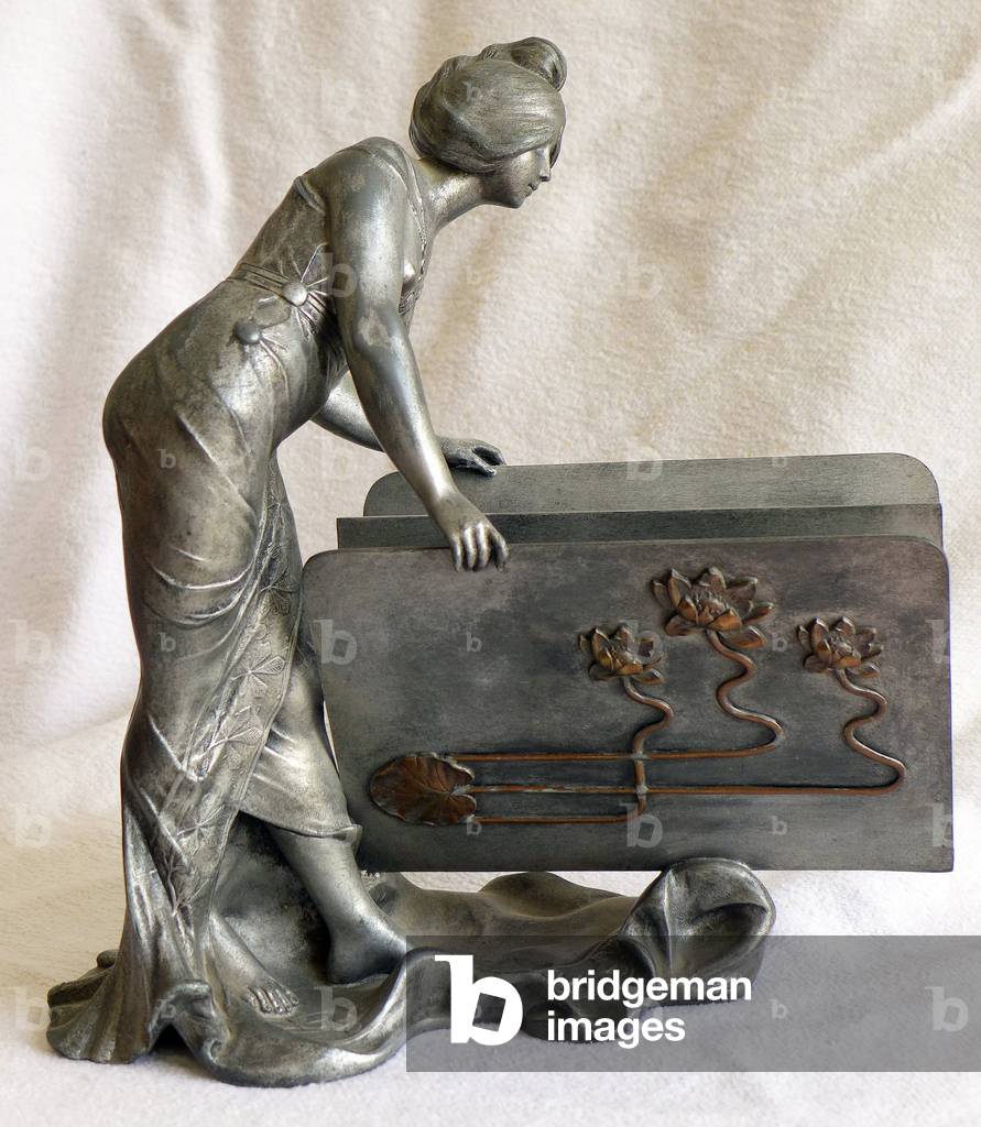 Art 1900 - modern style (modern-style): tin paper holder - young woman holding an open file - utilitarian and decorative object - photo Patrice Cartier -