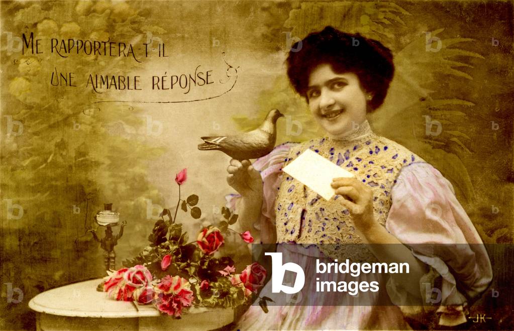 Will he bring me a kind answer? A young woman entrusts a tender missive to a traveller pigeon, charged with sending the letter to the lover of the beautiful. Postcard beginning 20th century.
