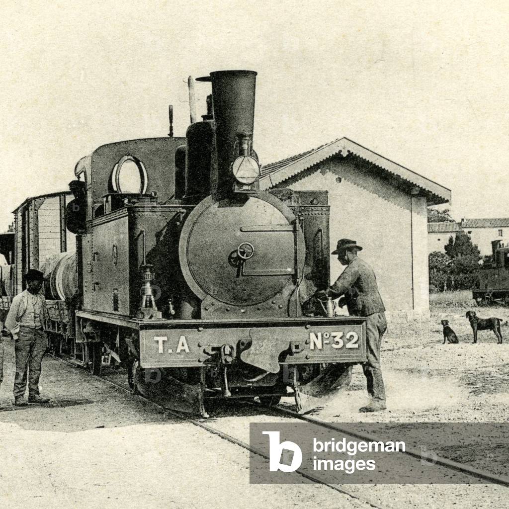 Railway between 1900 and 1910. Depart of the steam train at Ferrals les Corbieres (Ferrals les Corbieres, Aude) Railway workers inspect the locomotive. Period postcard.