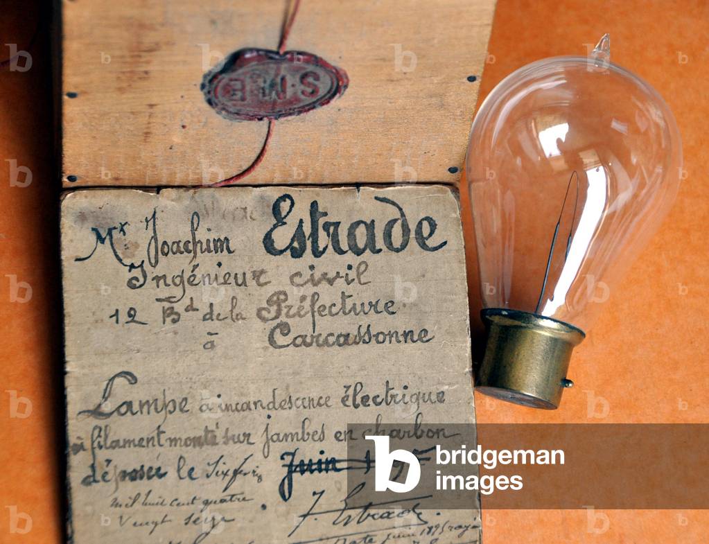 Bulb - Electric filament lamp mounted on charcoal legs deposited by Joachim Estrade, civil engineer in Carcassonne June 6, 1896 - Photo Patrice Cartier -