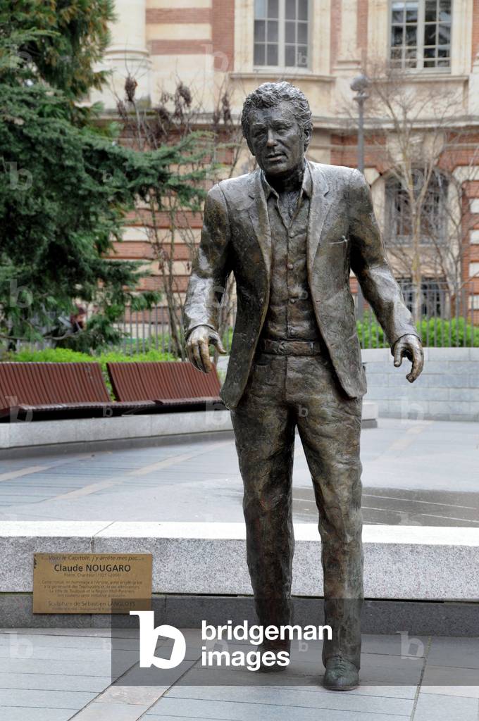 Bronze statue of the singer Claude Nougaro inaugurated on 9 September 2014 in Toulouse (photo)