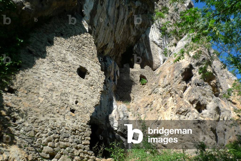Spoulga de Bouan (Ariege, Midi Pyrenees, Pays Cathare): remains of a 14th century troglodyte castle belonging to the Lord of Chateau-Verdun (Chateau Verdun), last refuge of the heretics Albigeois chased by the Inquisition. Photo by Patrice Cartier